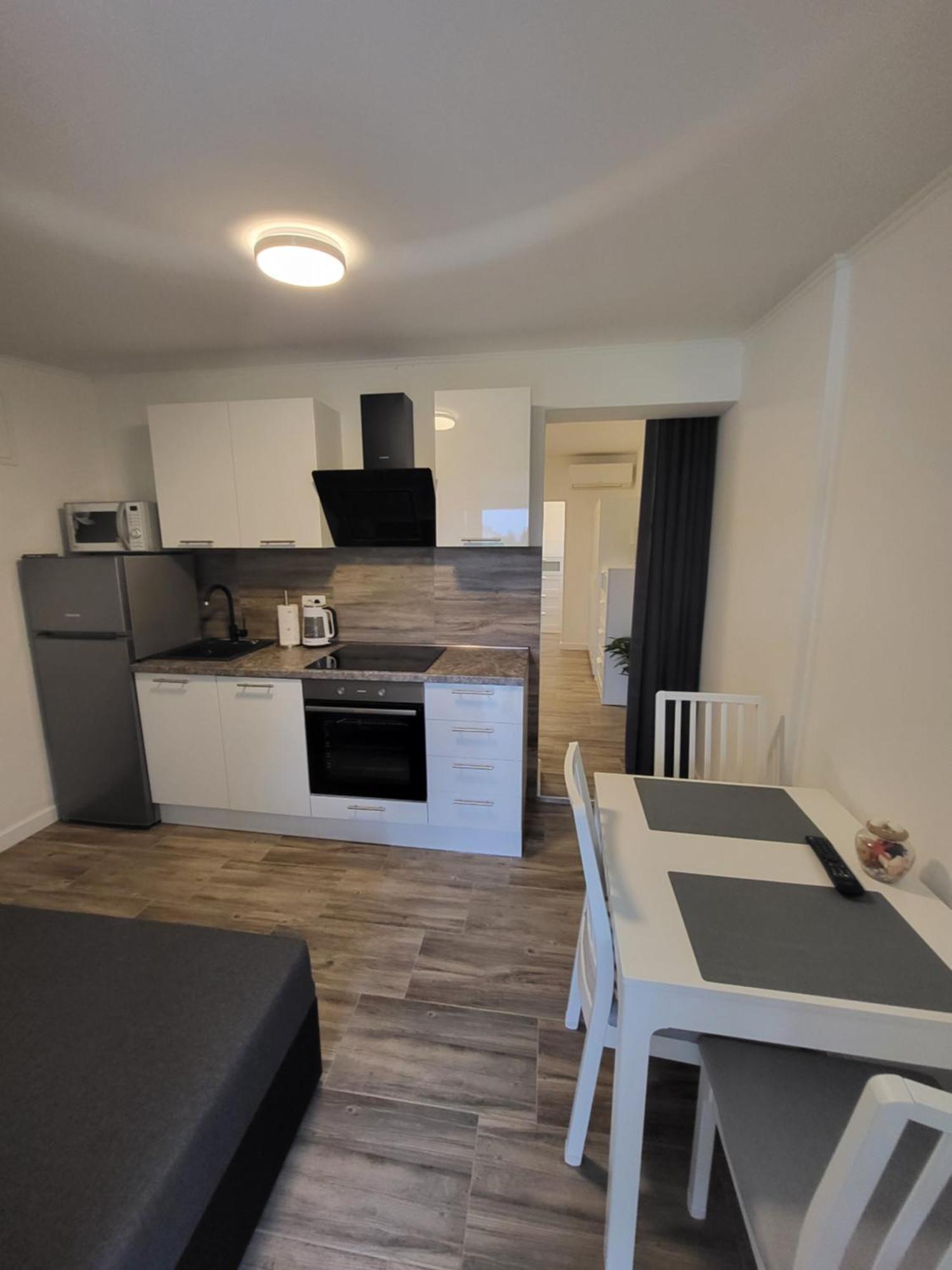 Apartmani I Sobe Mara Palit Kültér fotó