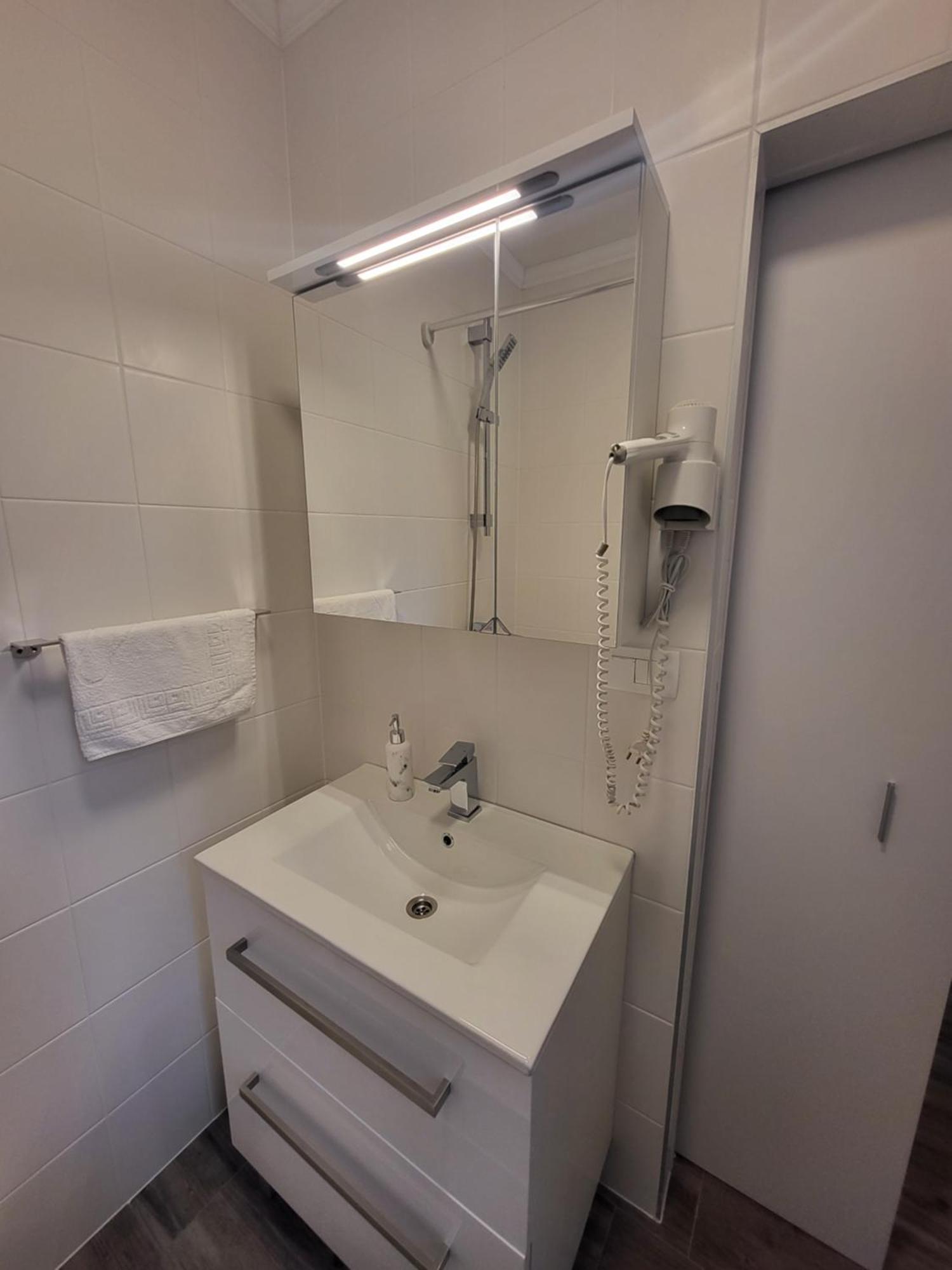 Apartmani I Sobe Mara Palit Kültér fotó