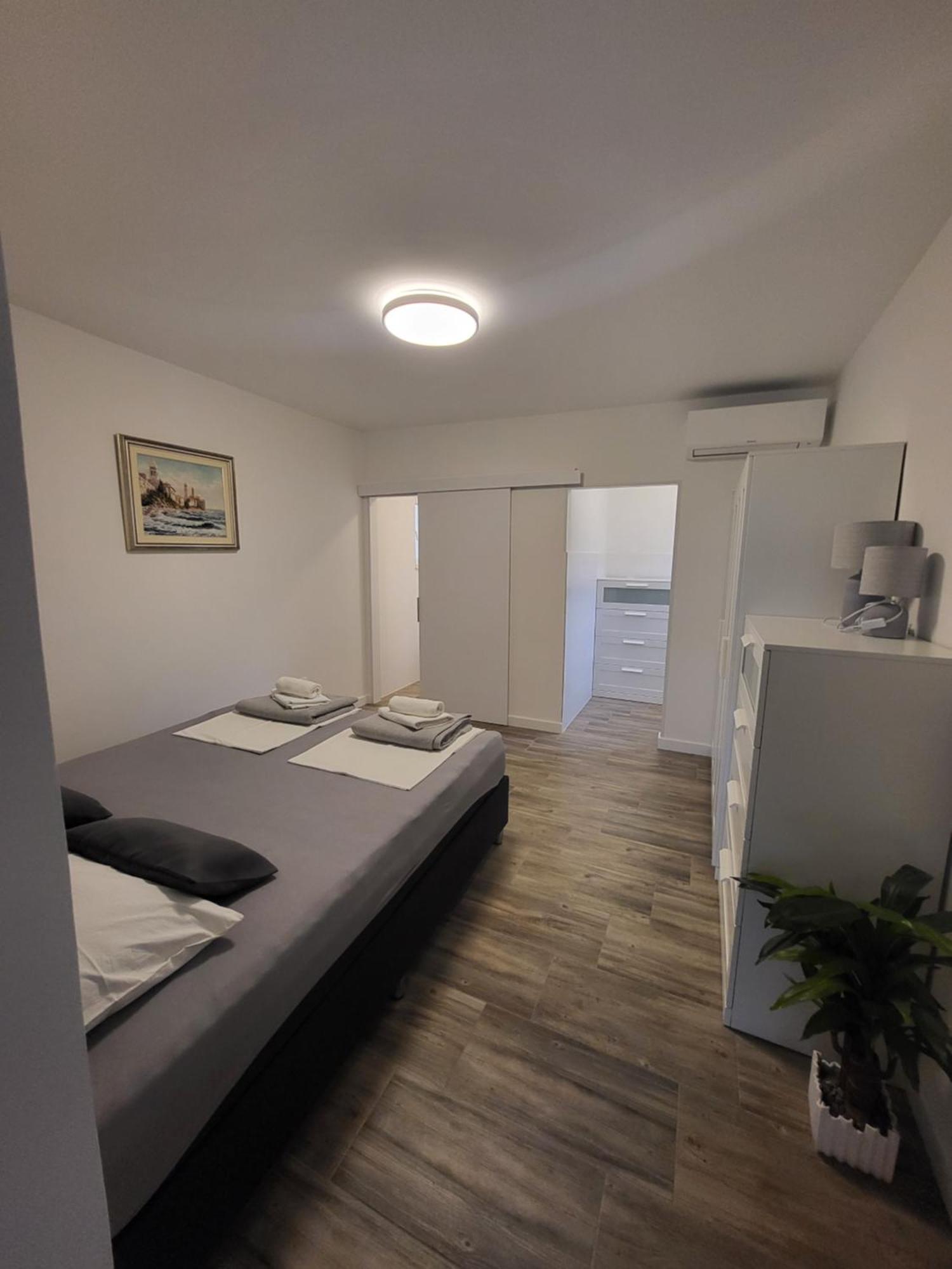 Apartmani I Sobe Mara Palit Kültér fotó