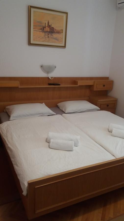Apartmani I Sobe Mara Palit Kültér fotó