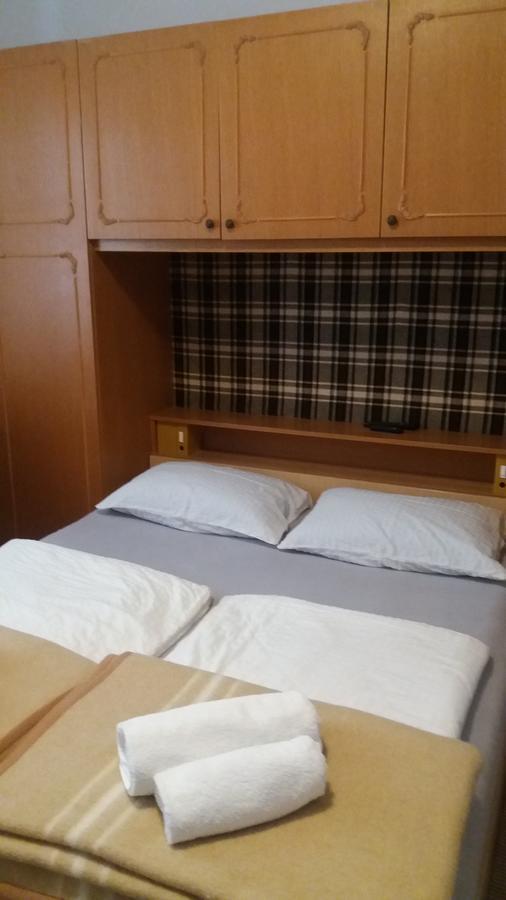 Apartmani I Sobe Mara Palit Kültér fotó